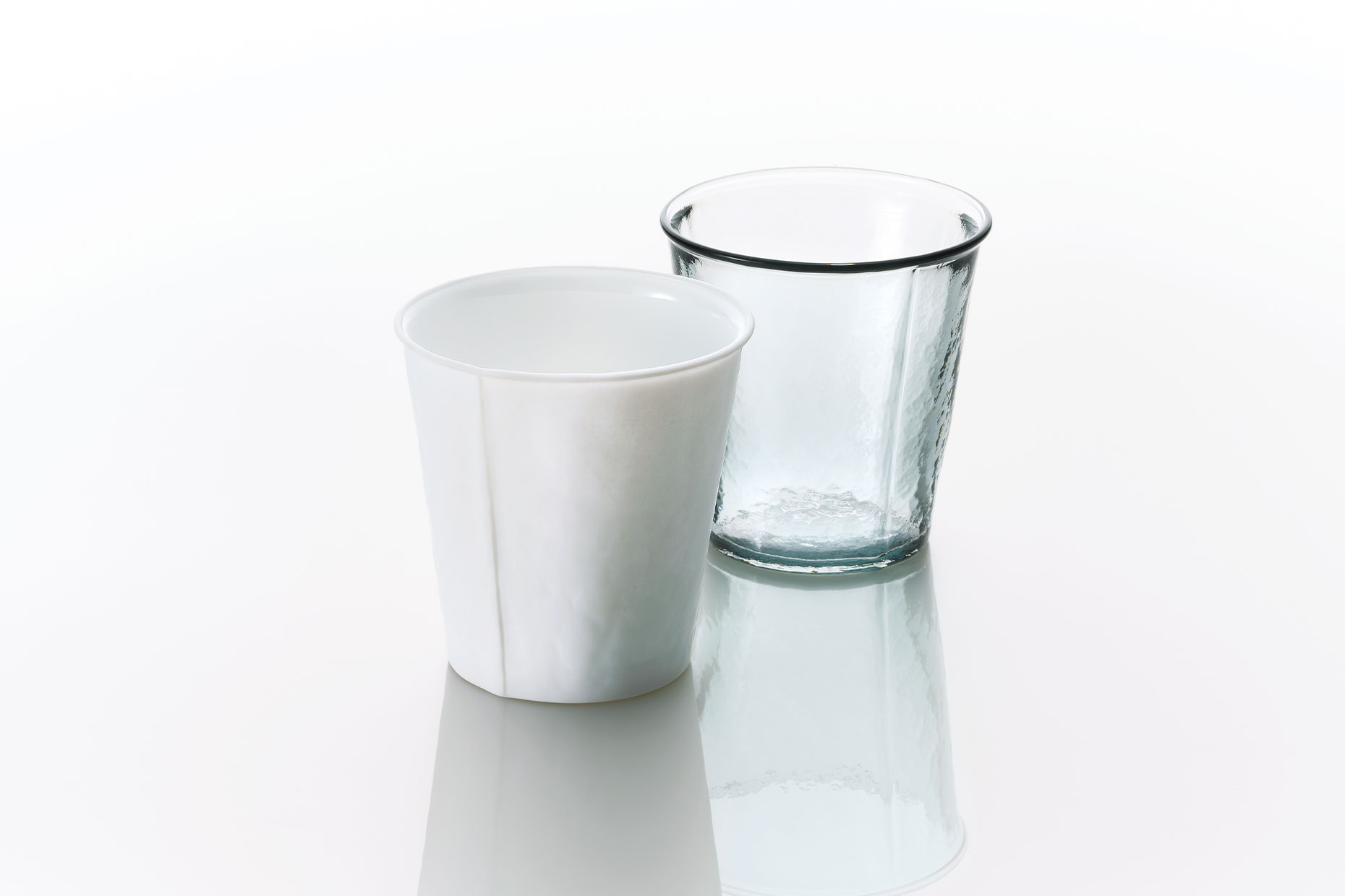 グラス・カップ・酒器 pecori glass 踊る”グラスでドメーヌ・クヘイジのスパークリングワインを